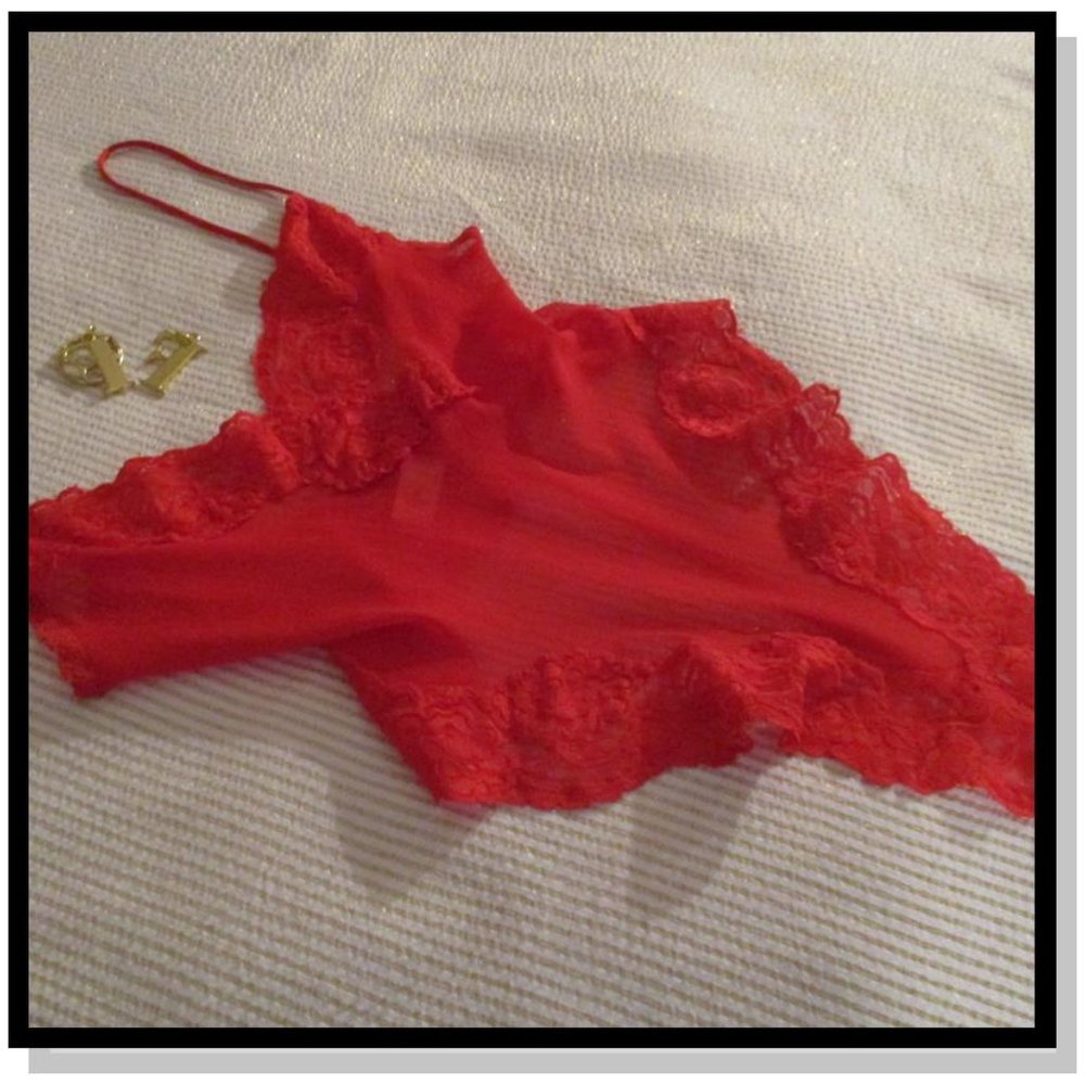 💥SOLD💥VS RED LACE NET BACKLESS THONG BODY SUIT - Picture 4 of 9